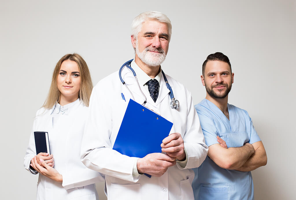 Equipe da FC Medicina realizando atendimento em empresa